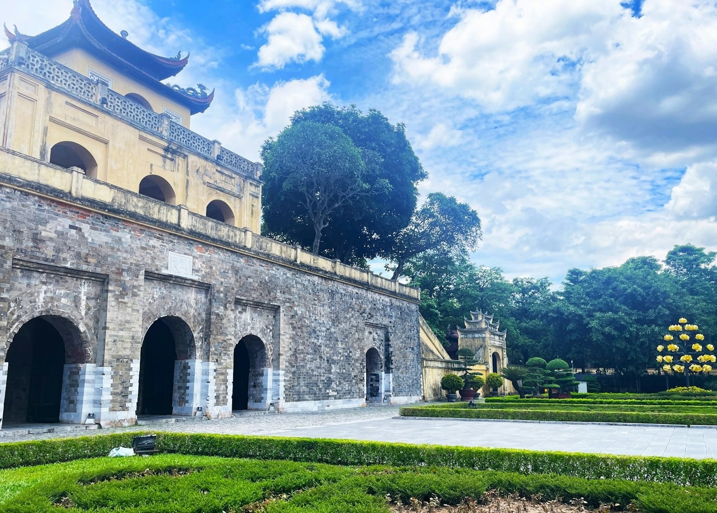 Hidden Island Gems: Exploring Nature and Timeless Fortifications